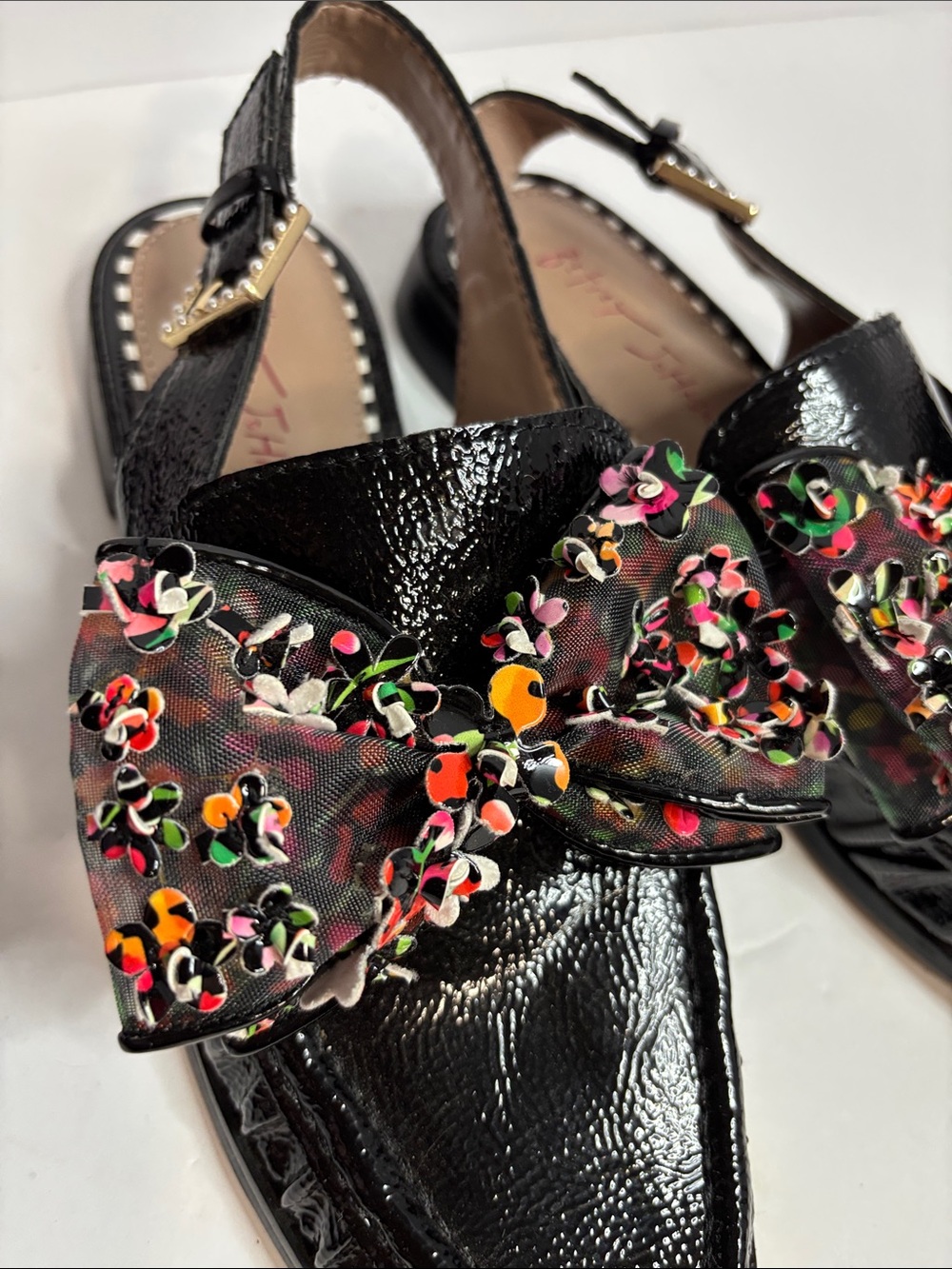 Betsy Johnson Black Patent Slingback Mules with Multicolor Sequin Bow Sz 8.5 - Picture 4 of 7